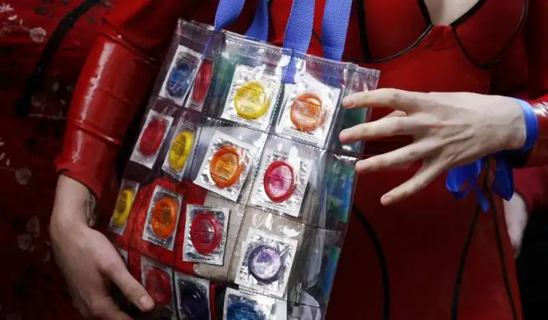 i condom in venezuela si vendono a oltre settecento dollari