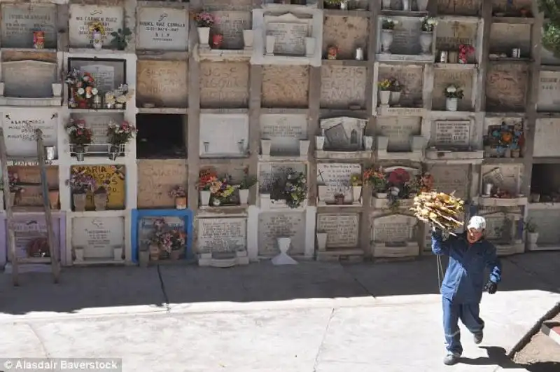 i corpi ben conservati passano dal cimitero al museo 