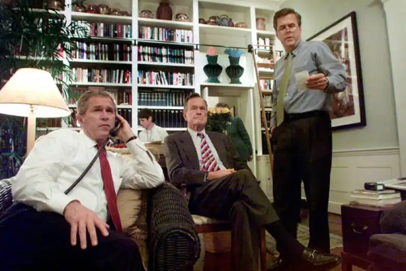 JEB CON IL FRATELLO E IL PADRE BUSH