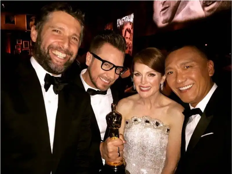 julianne moore il marito e amici