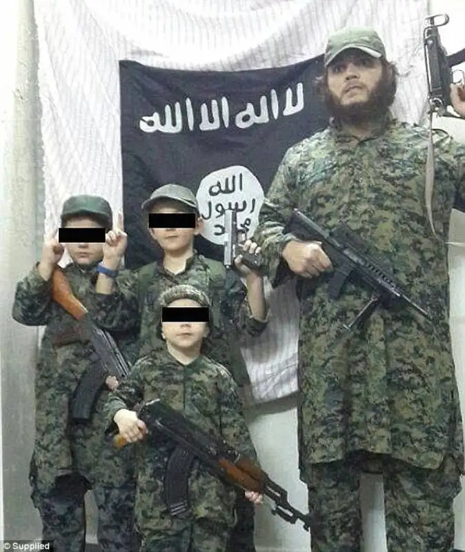 khaled sharrouf con i figli australiani trasformati in jihadisti