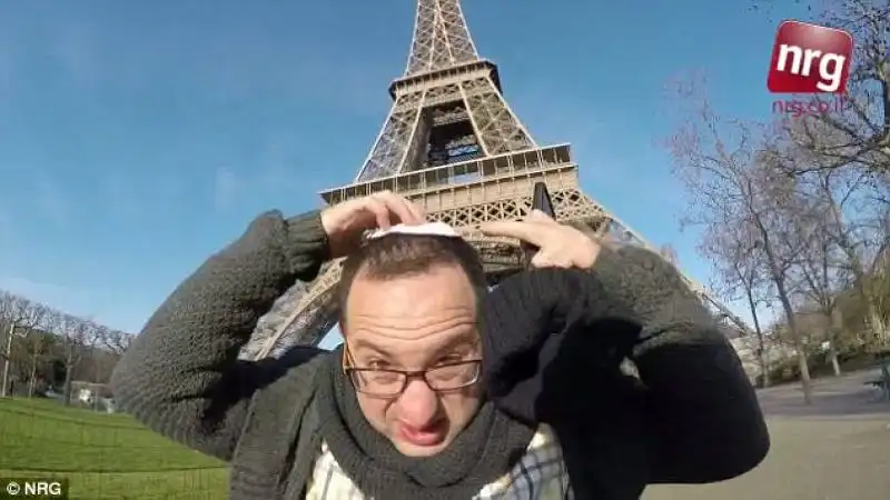 kippah sotto la torre eiffel