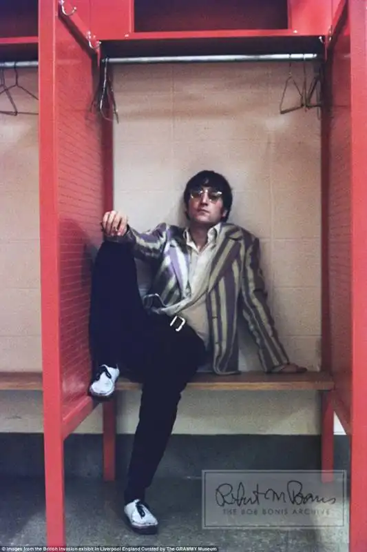 lennon nel backstage dello shea stadium a new york