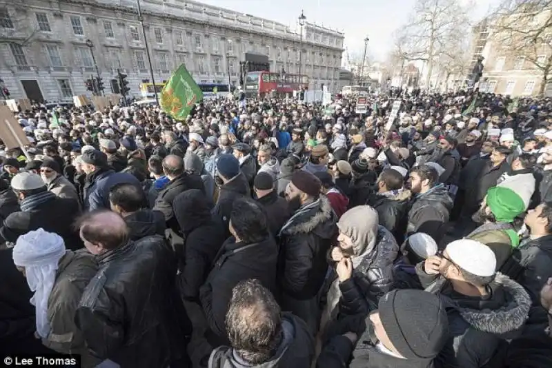 londra   manifestazione di musulmani contro la liberta' di espressione  10