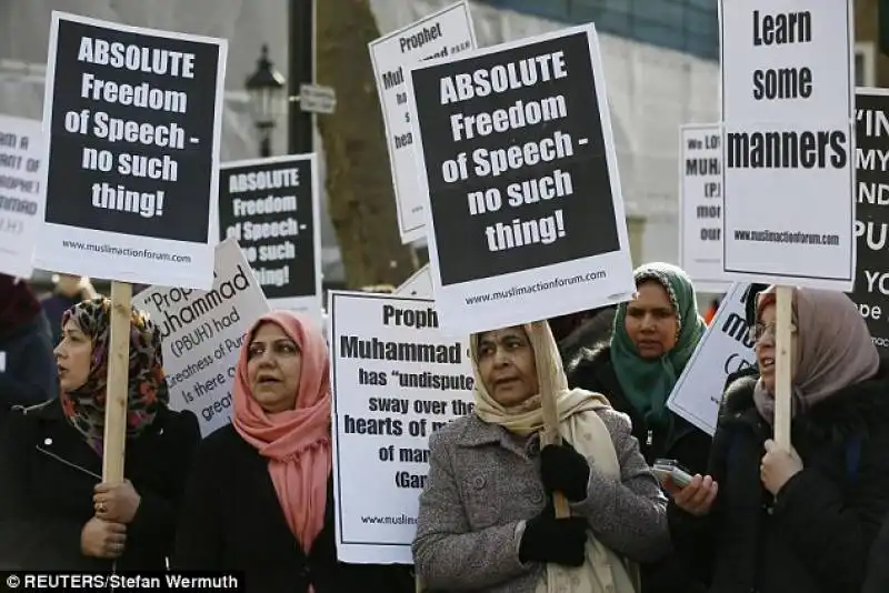 londra   manifestazione di musulmani contro la liberta' di espressione  3