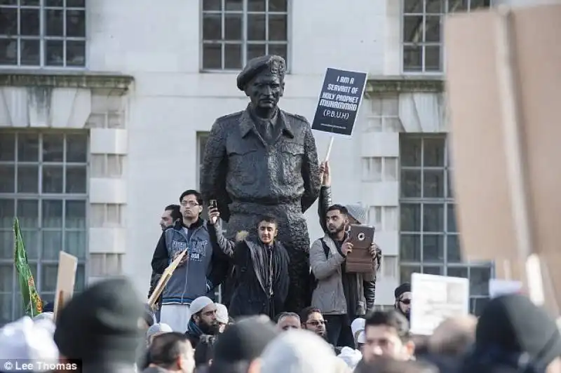 londra   manifestazione di musulmani contro la liberta' di espressione  4