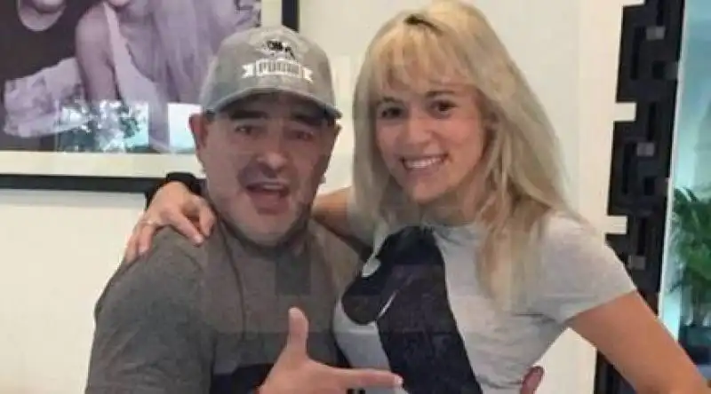 MARADONA DOPO IL LIFTING CON ROCIO OLIVA