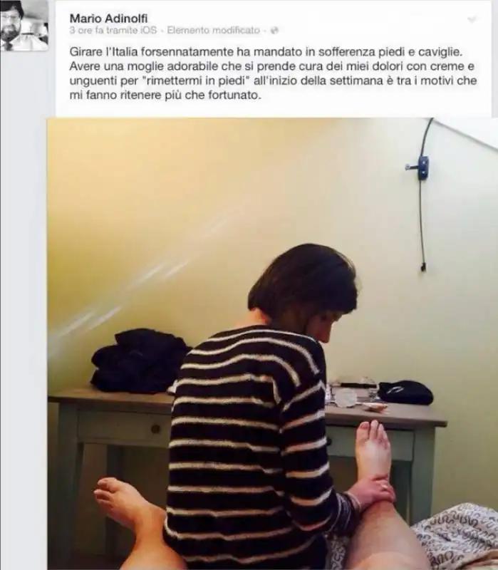 mario adinolfi pubblica la foto della moglie che gli massaggia gli zamponi