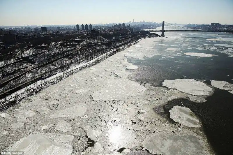 new  york il fiume hudson ghiacciato 