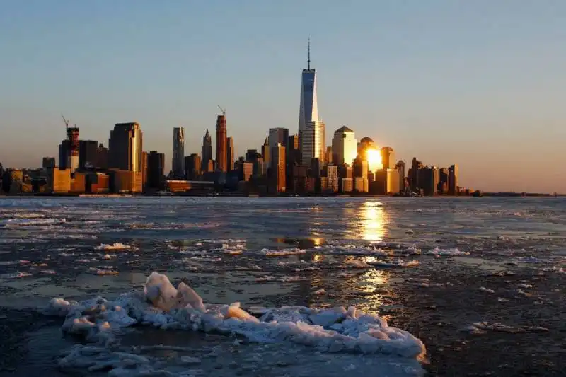 new york il fiume hudson ghiacciato 