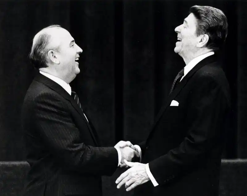 reagan e gorbachev 1985