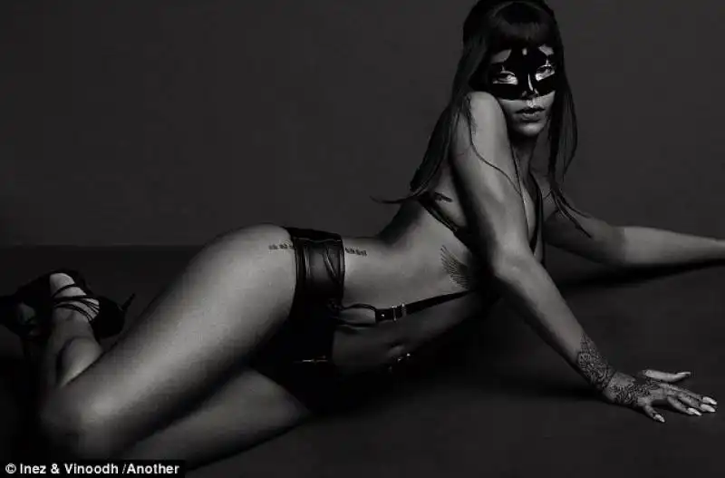 rihanna bondage su another