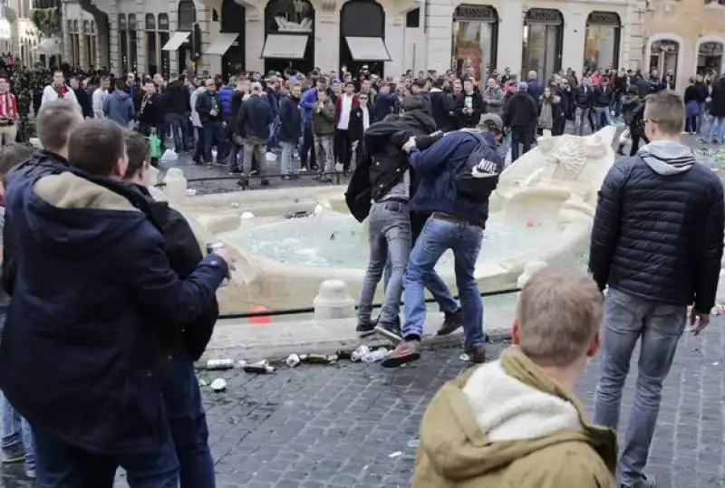 vandalismo dei tifosi del feyenoord  31