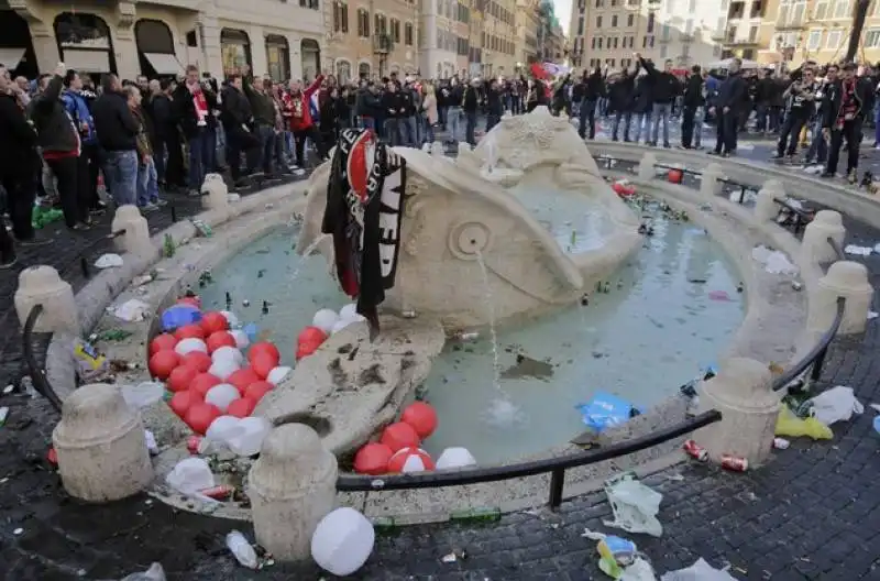 vandalismo dei tifosi del feyenoord  39