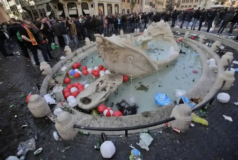 vandalismo dei tifosi del feyenoord  41