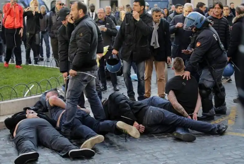 vandalismo dei tifosi del feyenoord  5