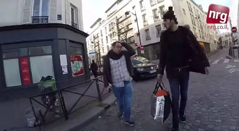 zvika klein per le strade di parigi