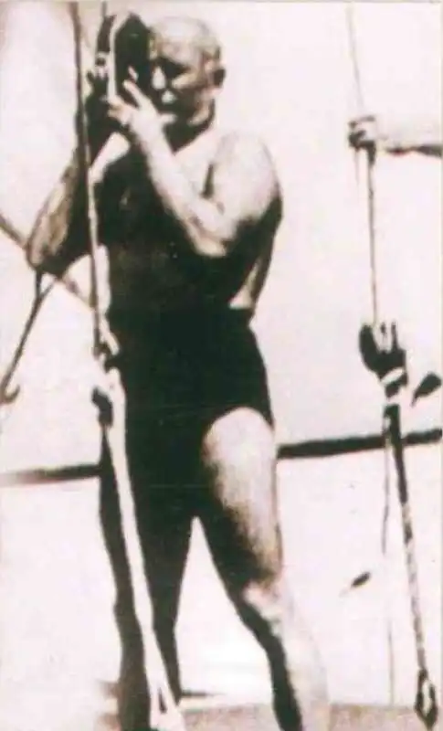 BENITO MUSSOLINI IN BARCA