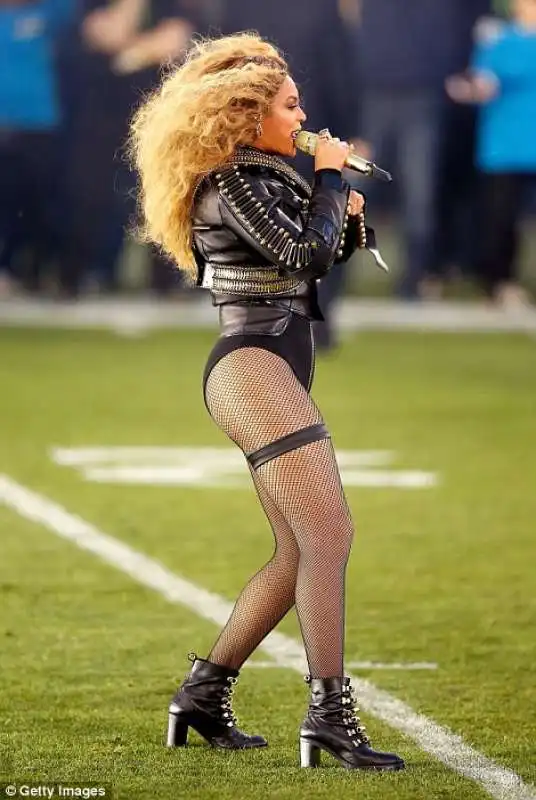 beyonce con munizioni