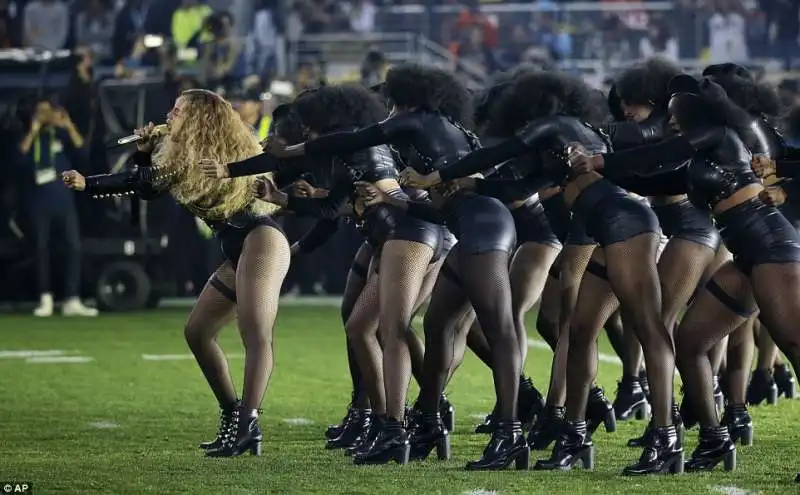 beyonce e i berretti da black panthers