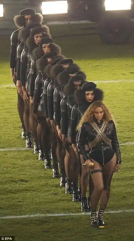 beyonce e il corpo di ballo