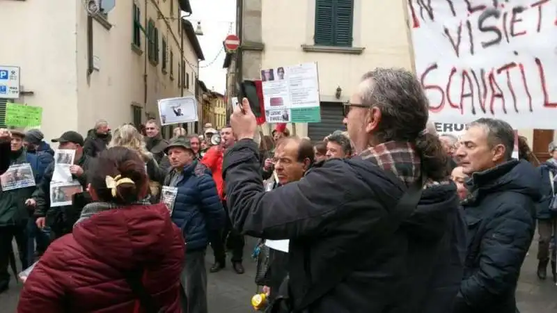 BOSCHI PROTESTE LATERINA