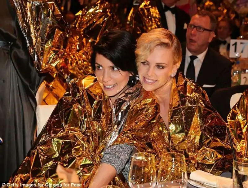 charlize e nadia delle pussy riot a berlino