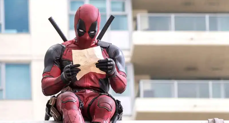 deadpool commedia con eroe pansessuale