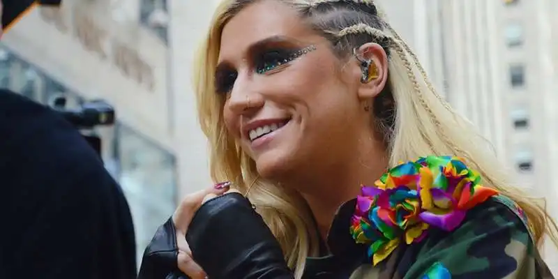 kesha multicolor