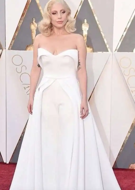 lady gaga alla notte degli oscar