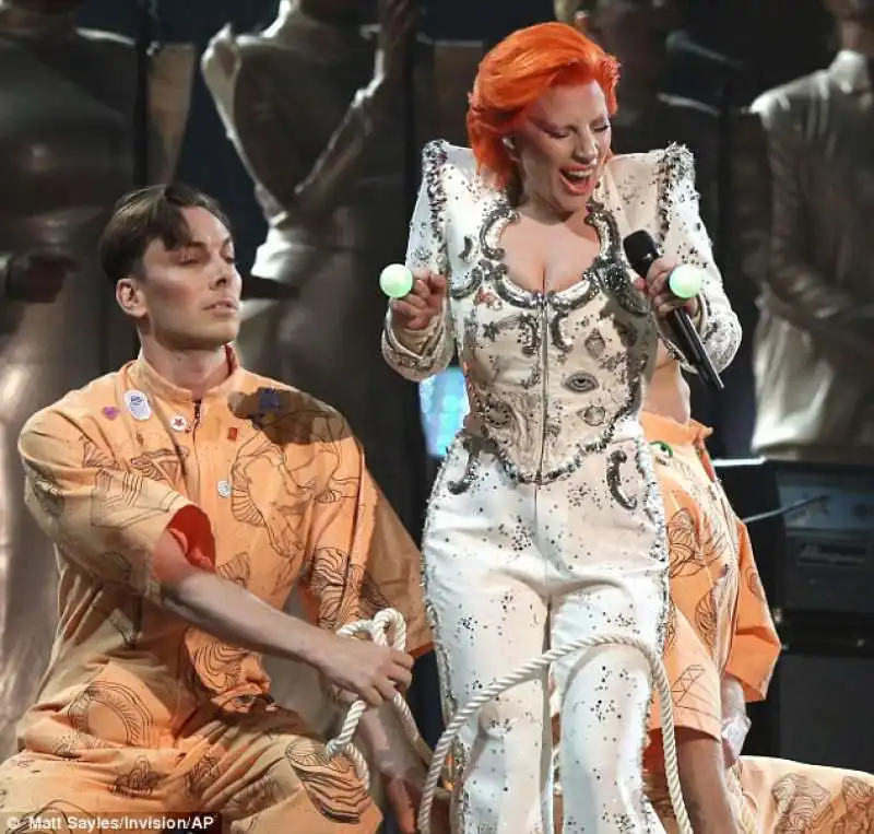 lady gaga tributo a david bowie  8