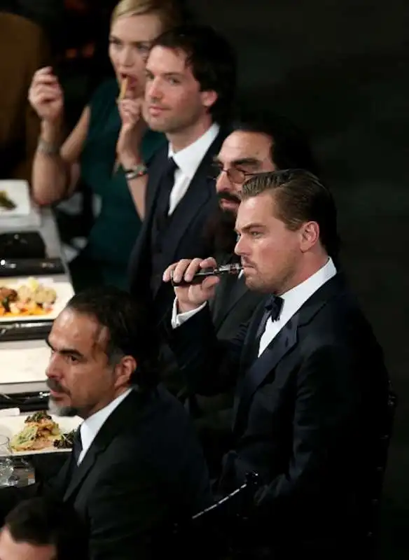 leo dicaprio vaping