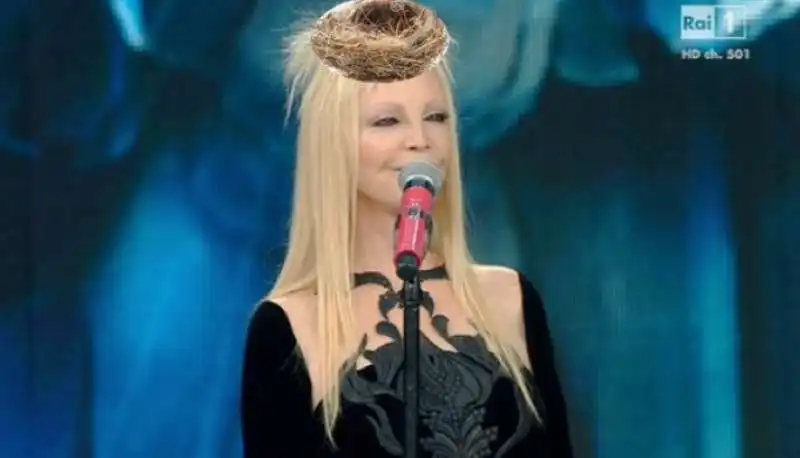 patty pravo col nido in testa