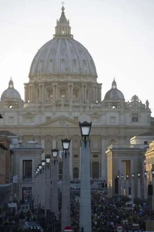 processione con le spoglie di padre pio e san leopoldo mandic    4