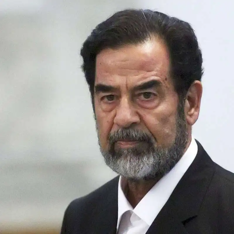 saddam a letto si vestiva da cowboy