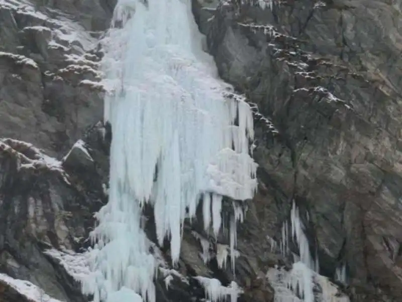 CASCATA DI GHIACCIO GRESSONEY