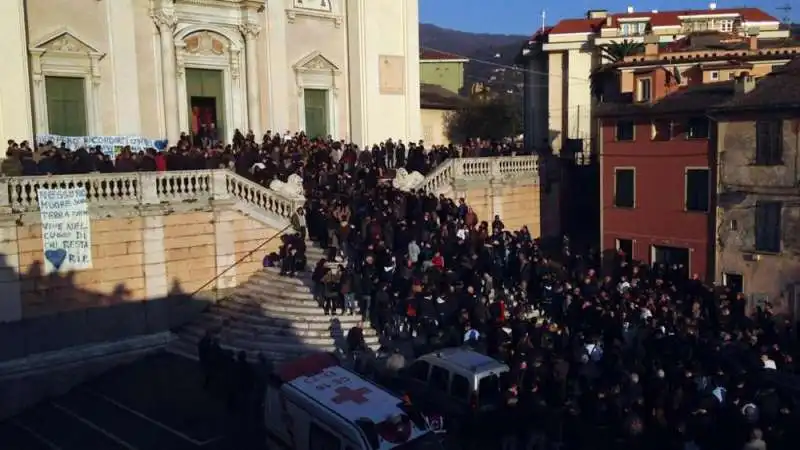 I FUNERALI DEL RAGAZZO SUICIDA A LAVAGNA