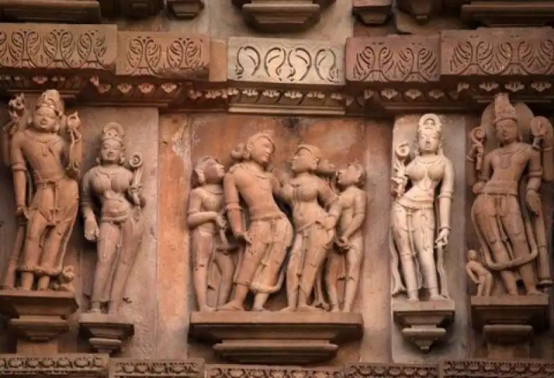 il kamasutra dei templi sacri di khajuraho 4