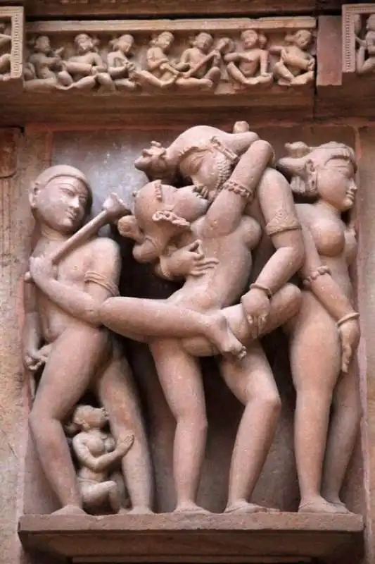 il kamasutra dei templi sacri di khajuraho 5