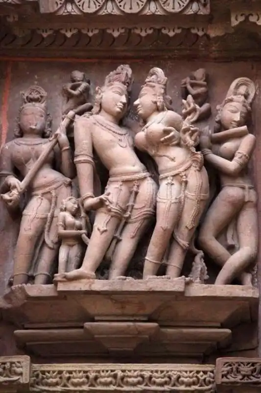 il kamasutra dei templi sacri di khajuraho 6