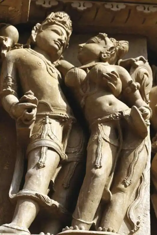 il kamasutra dei templi sacri di khajuraho 7