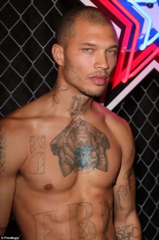 jeremy meeks in passerella  