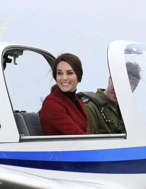 kate middleton tra i cadetti della raf