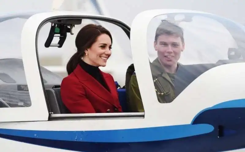 kate middleton tra i cadetti della raf 9