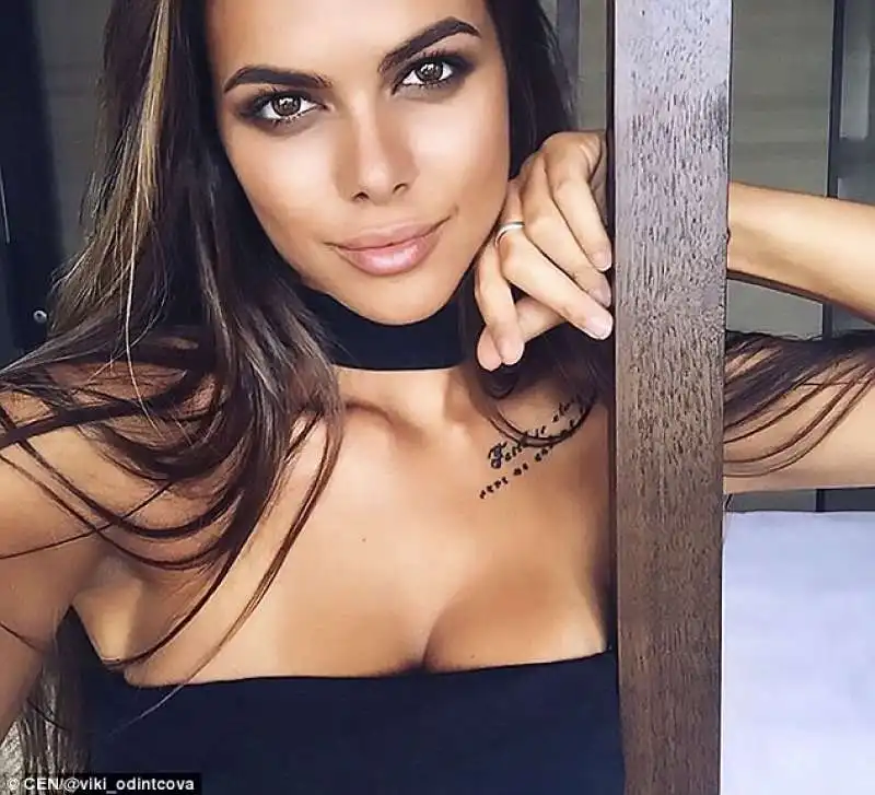 la modella russa viki odintcova 