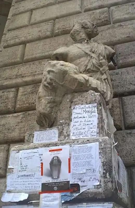 la statua di pasquino a roma