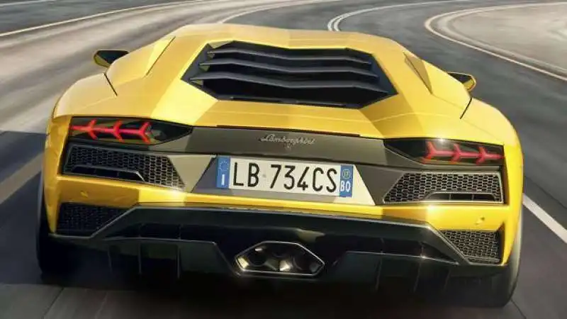 LAMBORGHINI AVENTADOR S 