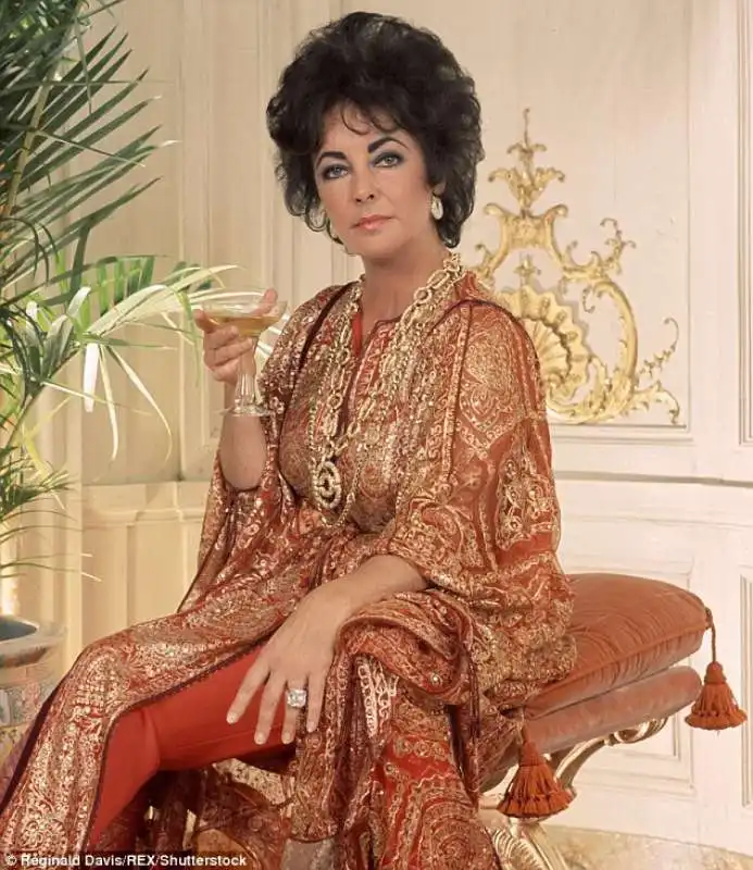 liz taylor beveva molto whisky