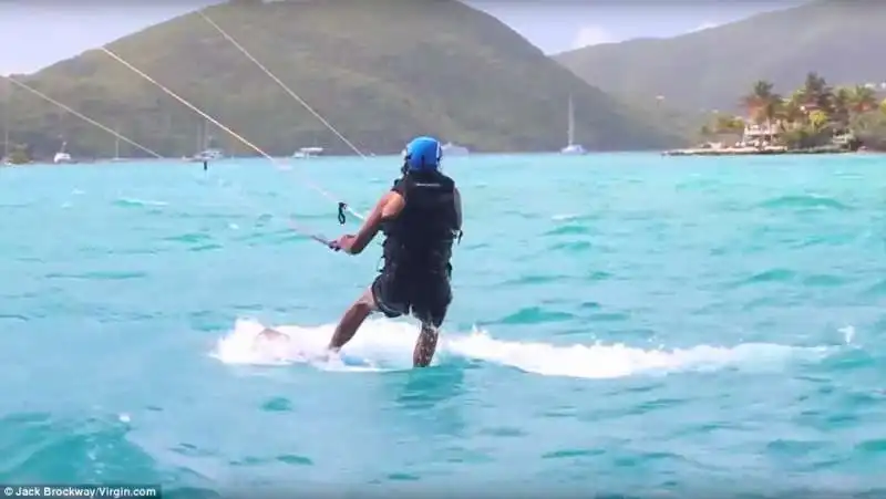 obama prova il kitesurf