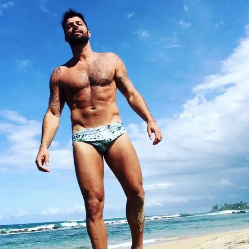 ricky martin in spiaggia